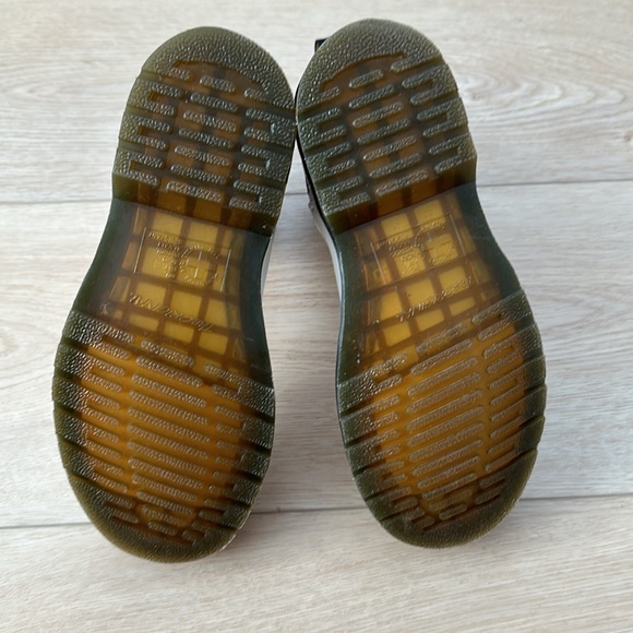 Dr. Martens 2976 Smooth Leather Chelsea Boots - Picture 4 of 11